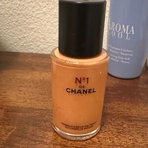 CHANEL N°1 Highlighter - Warm Tan